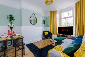 Stylish 4 Bed House - 10 Mins From The Centre